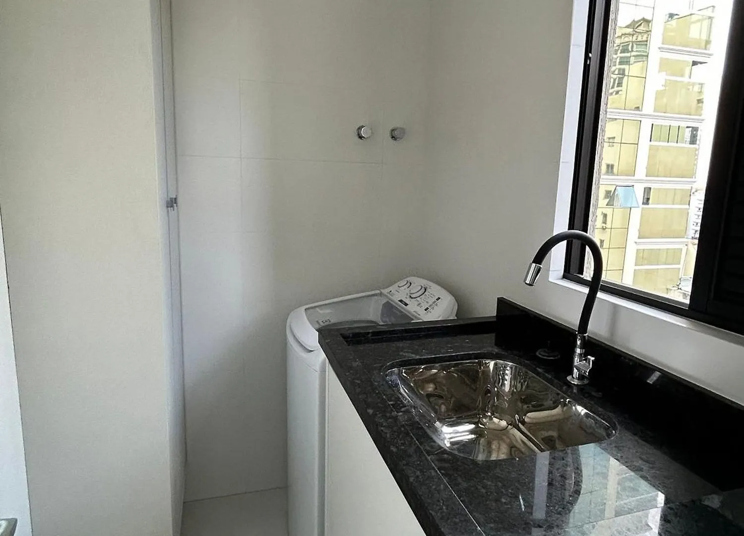 Apto Almeida E Moraes 3 Suites Meia Praia ايتابيما