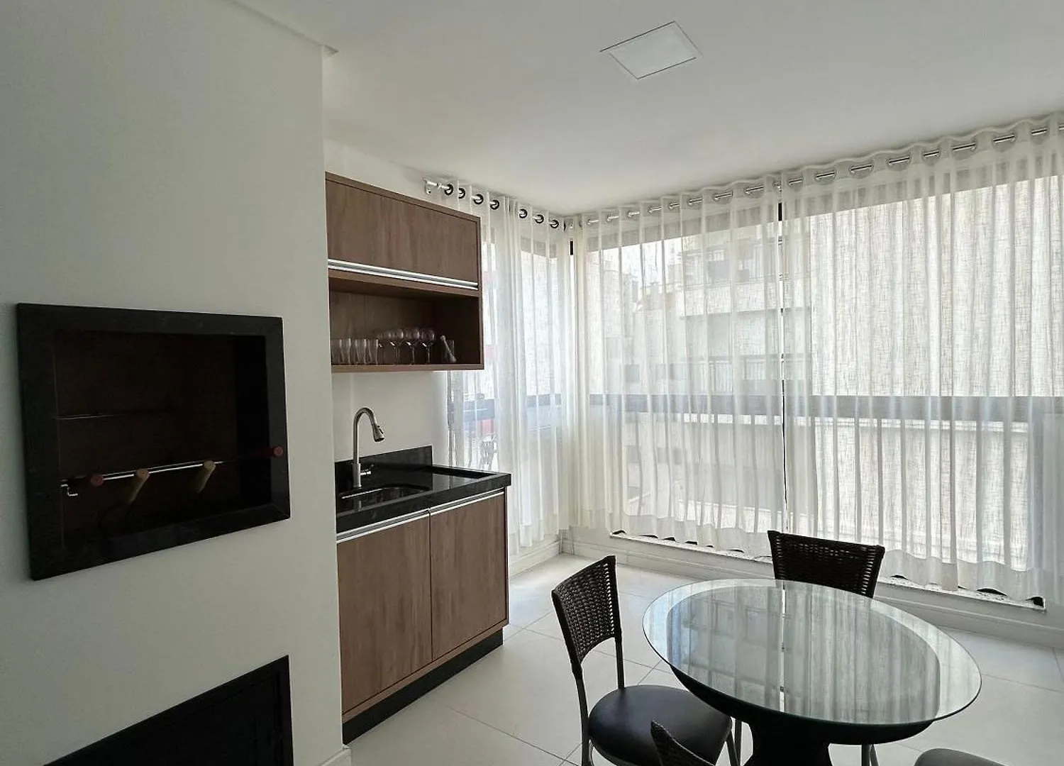 Apto Almeida E Moraes 3 Suites Meia Praia ايتابيما