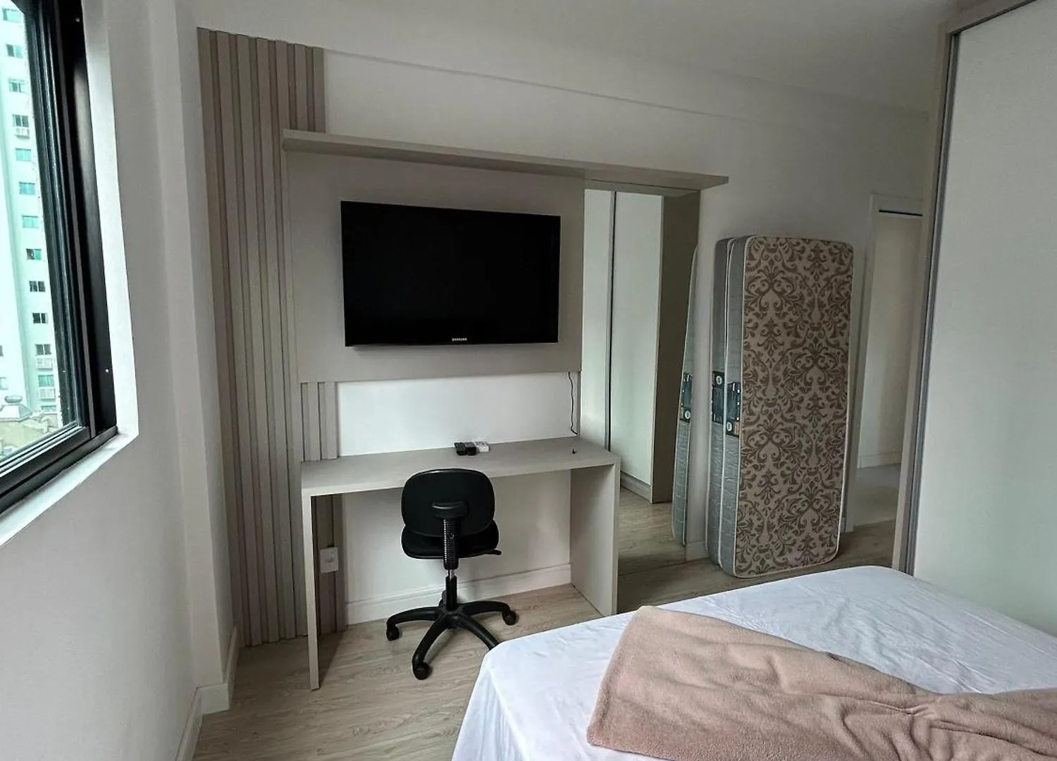 Apto Almeida E Moraes 3 Suites Meia Praia ايتابيما