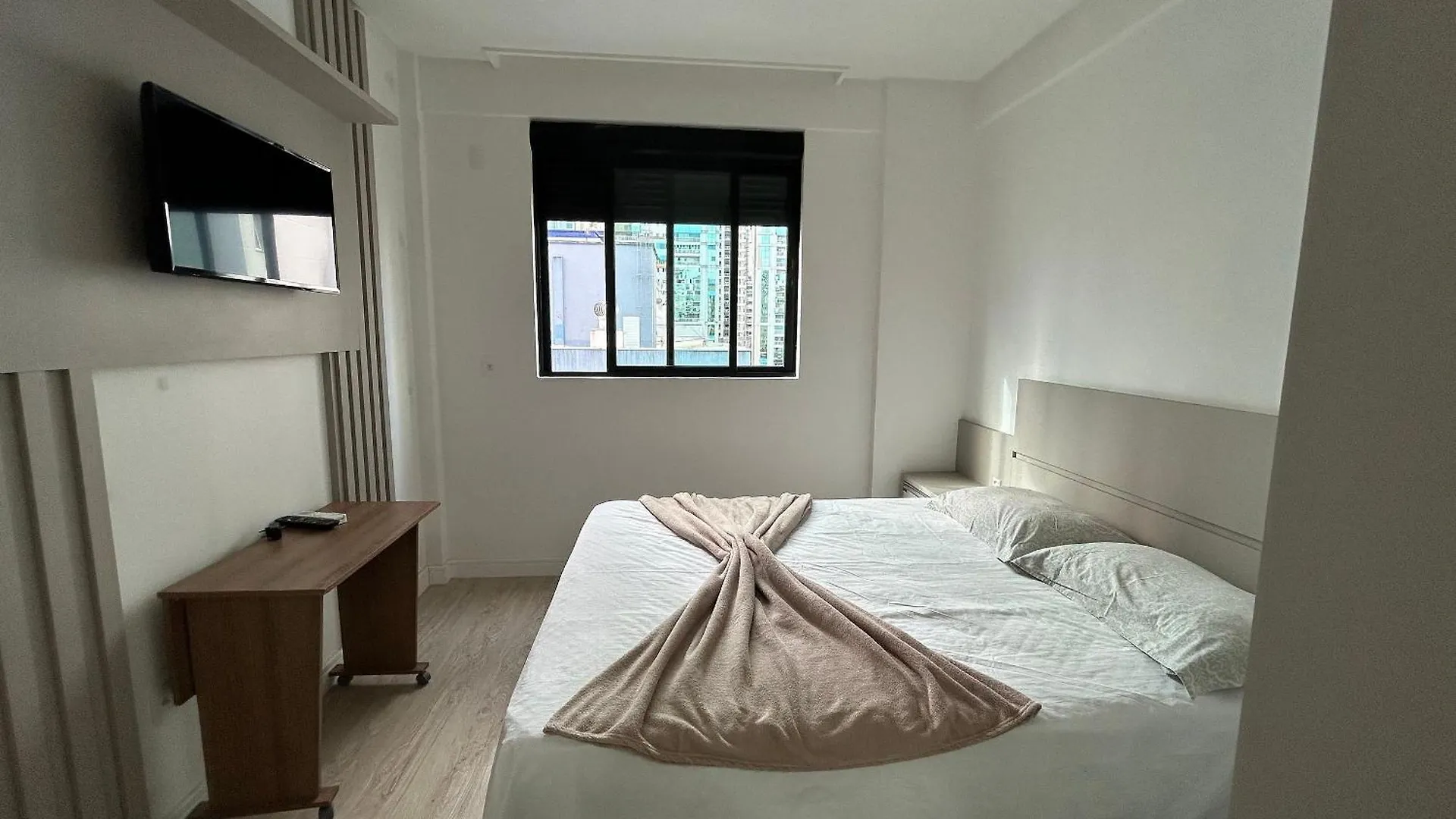 Apto Almeida E Moraes 3 Suites Meia Praia ايتابيما