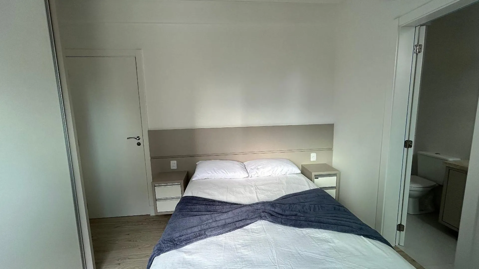 شقة Apto Almeida E Moraes 3 Suites Meia Praia ايتابيما