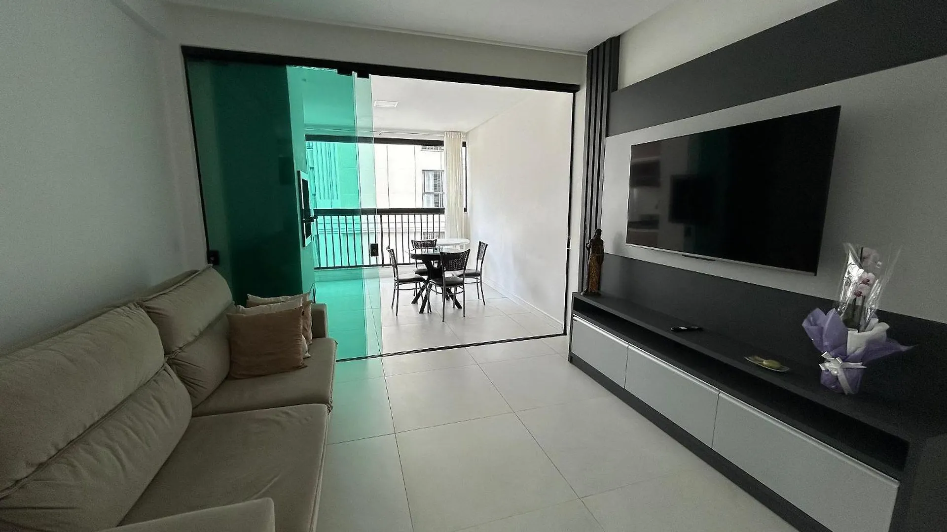 Apto Almeida E Moraes 3 Suites Meia Praia ايتابيما شقة