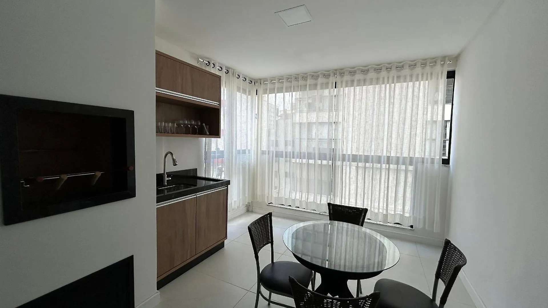 Apto Almeida E Moraes 3 Suites Meia Praia ايتابيما